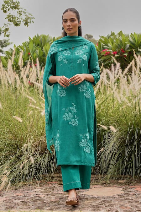 Buy_Vaayu_Teal Muslin, Cotton Applique, Embroidery, Tassels Split V-neck Kurta Set 