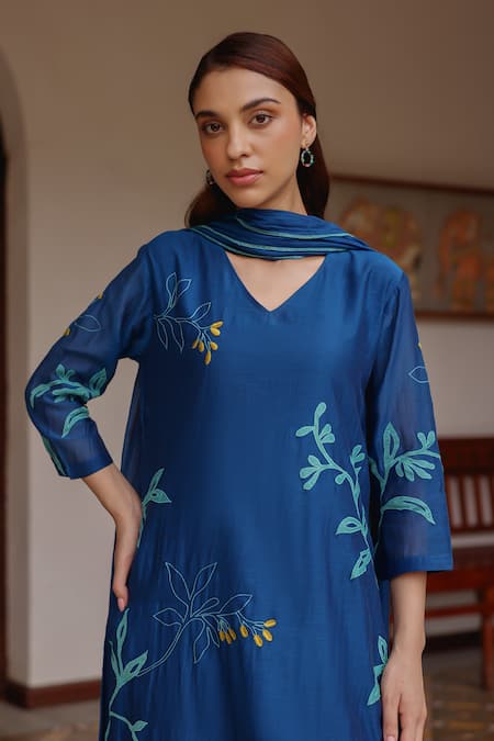 Vaayu_Blue Muslin, Cotton Applique, Embroidery V-neck Indigo Bloom Kurta Set _Online_at_Aza_Fashions