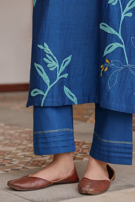 Buy_Vaayu_Blue Muslin, Cotton Applique, Embroidery V-neck Indigo Bloom Kurta Set 