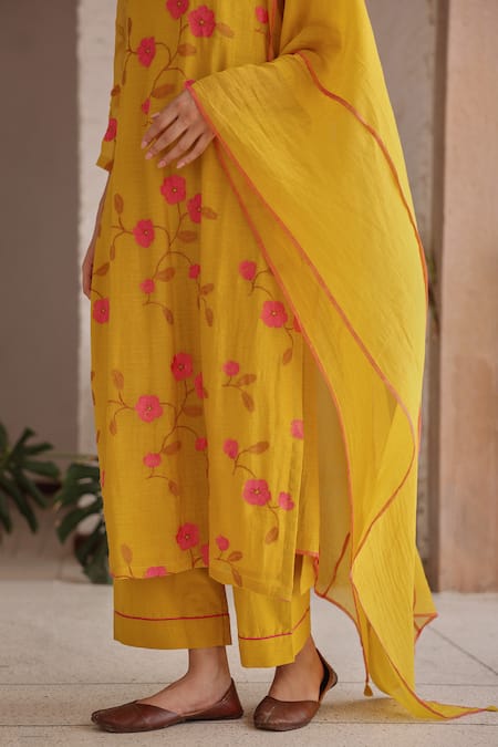 Buy_Vaayu_Yellow Muslin, Cotton Applique, Tassels Round Neck Canary Bloom Kurta Set _Online_at_Aza_Fashions
