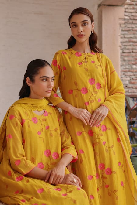 Vaayu_Yellow Muslin, Cotton Applique, Tassels Round Neck Canary Bloom Kurta Set _at_Aza_Fashions