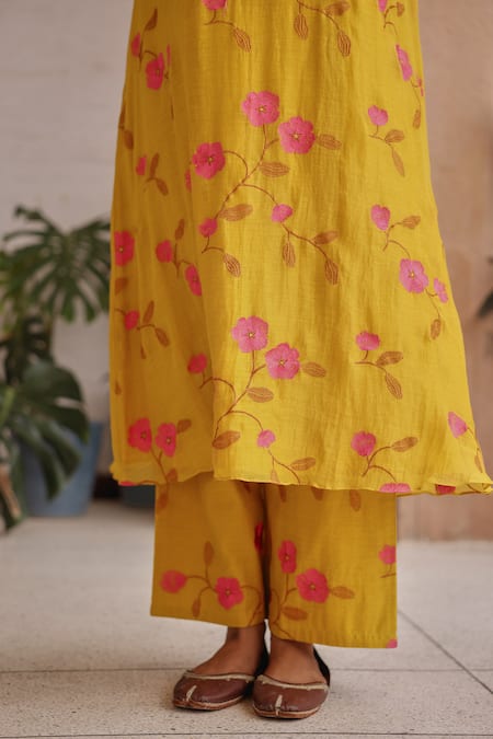 Buy Vaayu Yellow Muslin, Cotton Embroidery, Applique Round Canary Bloom Kurta And Pant Set Online at Aza Fashions Buy_Vaayu_Yellow Muslin, Cotton Embroidery, Applique Round Canary Bloom Kurta And Pant Set _Online_at_Aza_Fashions