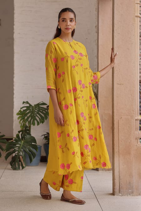 Buy Vaayu Yellow Muslin, Cotton Embroidery, Applique Round Canary Bloom Kurta And Pant Set Buy_Vaayu_Yellow Muslin, Cotton Embroidery, Applique Round Canary Bloom Kurta And Pant Set