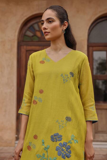 Vaayu_Yellow Muslin, Cotton Applique, Embroidery Citrine Bloom Kurta And Pant Set _Online_at_Aza_Fashions