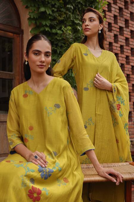 Buy_Vaayu_Yellow Muslin, Cotton Applique, Embroidery Citrine Bloom Kurta And Pant Set _Online_at_Aza_Fashions
