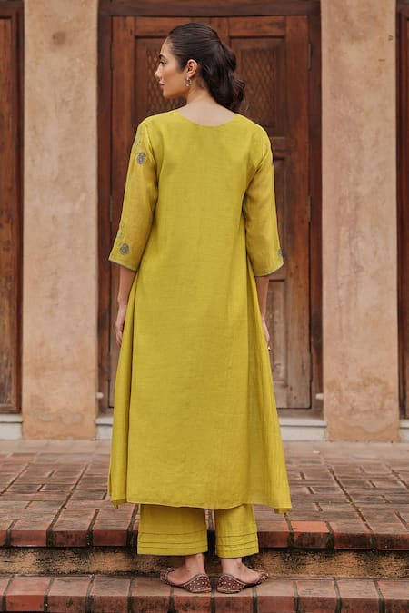 Vaayu Citrine Applique Bloom Kurta & Pant Set 