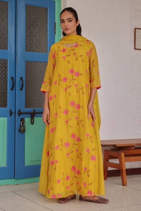 Buy_Vaayu_Yellow Muslin, Cotton Embroidery, Applique Canary Bloom Anarkali With Dupatta _Online_at_Aza_Fashions