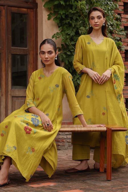 Buy_Vaayu_Yellow Muslin, Cotton Embroidery, Applique, Tassels Citrine Bloom Kurta Set 
