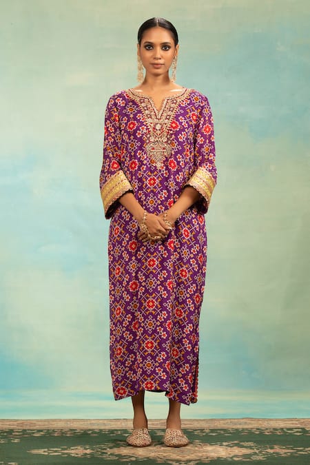 Swati Wadhwani Couture Patola Printed Chinnon Kaftan With Dabka Work 