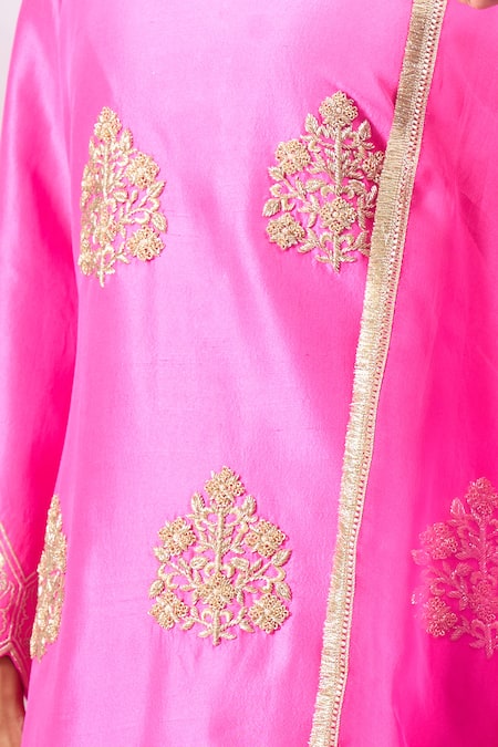 Buy_Archana Shah_Pink Silk Embroidery, Metallic Thread Split V-neck Dahlia Kurta Set _Online_at_Aza_Fashions