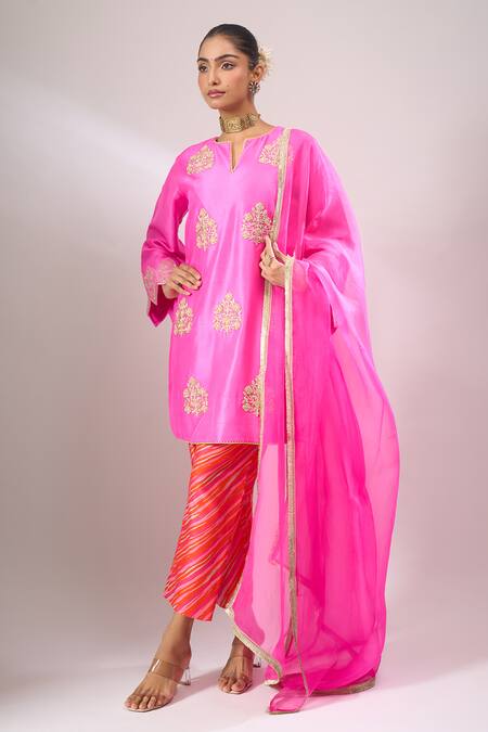 Archana Shah_Pink Silk Embroidery, Metallic Thread Split V-neck Dahlia Kurta Set _at_Aza_Fashions