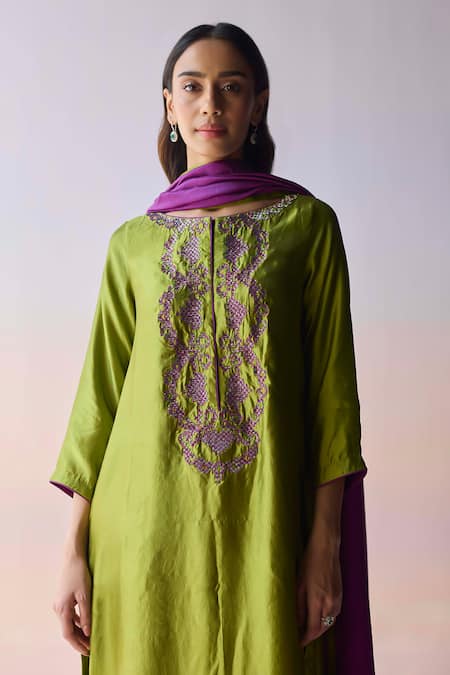 Buy Surmaye Green Organza, Silk Embroidery, Beads Round Neck Riverstone Kurta And Pant Set Buy_Surmaye_Green Organza, Silk Embroidery, Beads Round Neck Riverstone Kurta And Pant Set