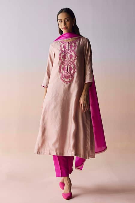 Surmaye Riverstone Embroidered Kurta & Pant Set 