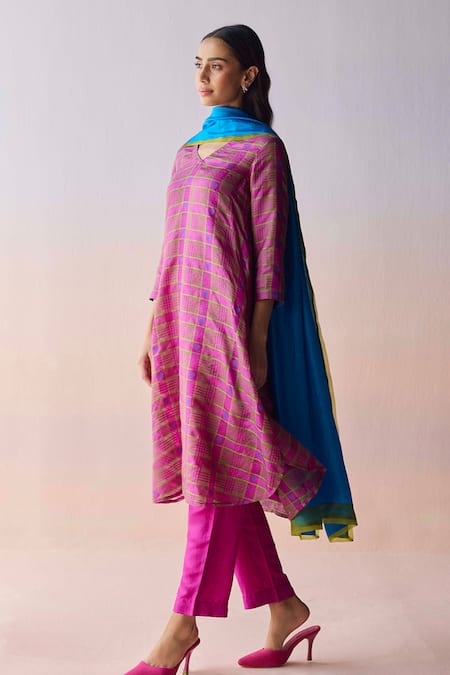Shop_Surmaye_Pink Organza, Silk V-neck Heartglow Jamdani Kurta Set _Online_at_Aza_Fashions