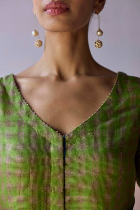 Surmaye_Green Kota Doria, Silk Beads V-, Scoop Woven Blouse _Online_at_Aza_Fashions
