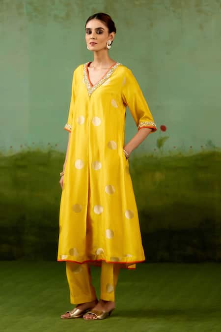 Buy_Shyam Narayan Prasad_Yellow Silk, Brocade, Organza Embroidery V-neck Vibrant Kurta Set 