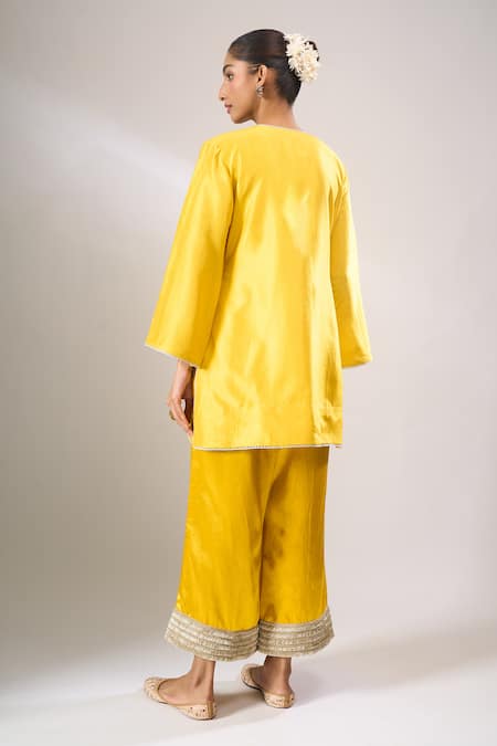 Archana Shah Butta Embroidered Short Kurta Set