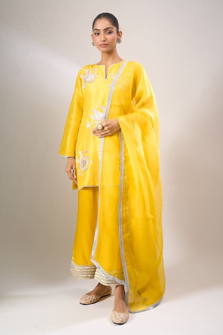 Buy_Archana Shah_Yellow Embroidery, Lace, Fringe Split V-neck Butta Short Kurta Set _Online_at_Aza_Fashions