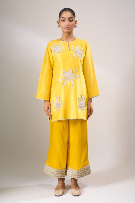 Archana Shah_Yellow Embroidery, Lace, Fringe Split V-neck Butta Short Kurta Set _at_Aza_Fashions