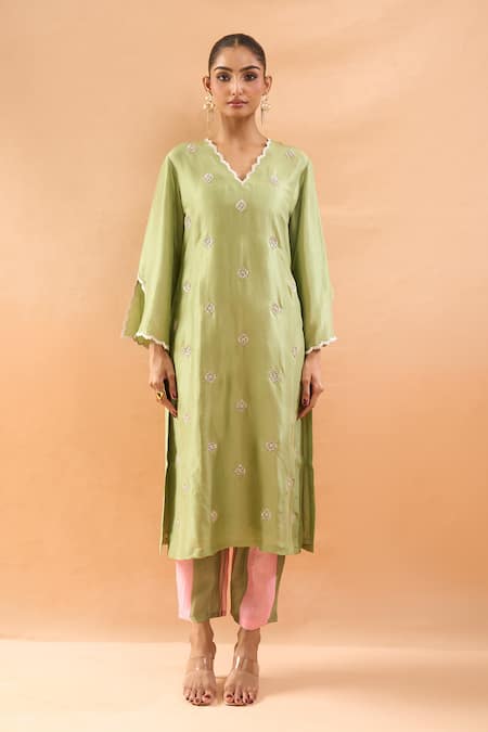 Shop_Archana Shah_Green Embroidery V-neck Kurta And Pant Set _Online_at_Aza_Fashions