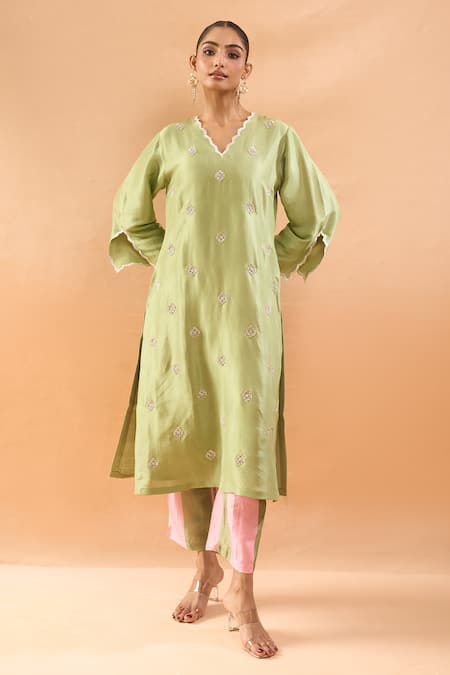 Archana Shah_Green Embroidery V-neck Kurta And Pant Set _at_Aza_Fashions