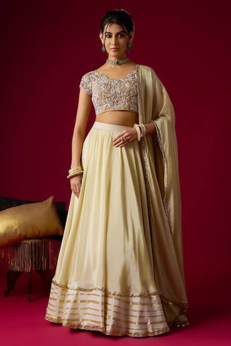 RAYASHA KHAN Nora Lehenga Set With Pearl Back Blouse 