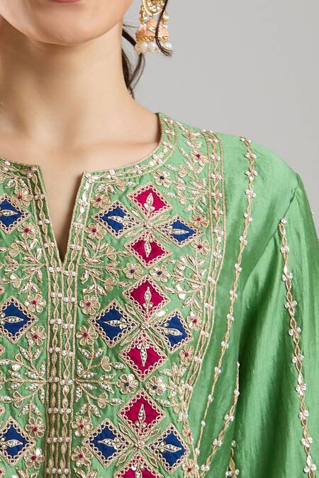 Shop Surbhi Shah Green Organza Embroidery, Zari, Sequins, Beads Split V-neck Sitara Kurta Set Online at Aza Fashions Shop_Surbhi Shah_Green Organza Embroidery, Zari, Sequins, Beads Split V-neck Sitara Kurta Set _Online_at_Aza_Fashions