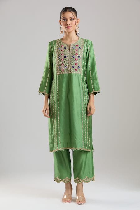 Surbhi Shah Green Organza Embroidery, Zari, Sequins, Beads Split V-neck Sitara Kurta Set at Aza Fashions Surbhi Shah_Green Organza Embroidery, Zari, Sequins, Beads Split V-neck Sitara Kurta Set _at_Aza_Fashions