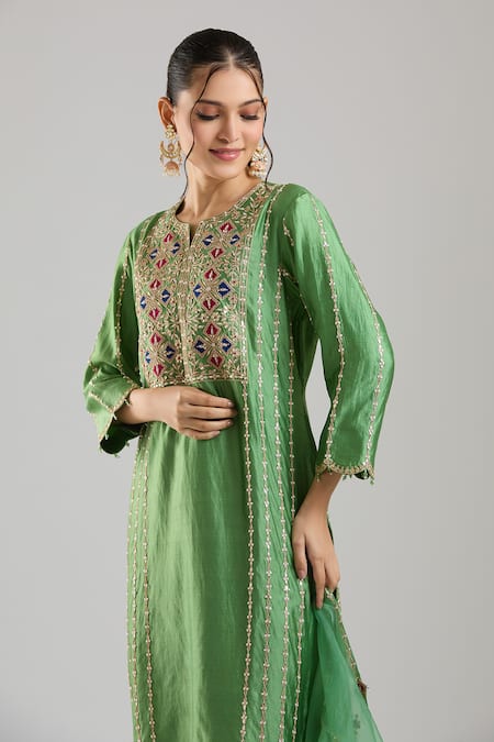 Buy Surbhi Shah Green Organza Embroidery, Zari, Sequins, Beads Split V-neck Sitara Kurta Set Buy_Surbhi Shah_Green Organza Embroidery, Zari, Sequins, Beads Split V-neck Sitara Kurta Set