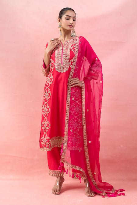 Surbhi Shah Phool Embroidered Kurta Set 