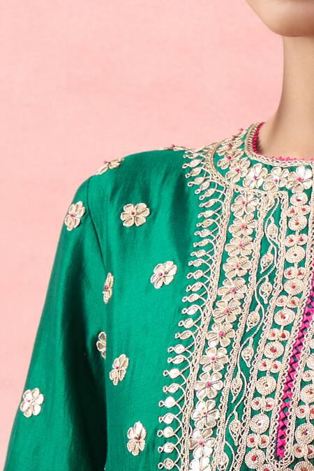 Surbhi Shah_Green Embroidery, Zari Round Neck Phool Kurta Set _at_Aza_Fashions