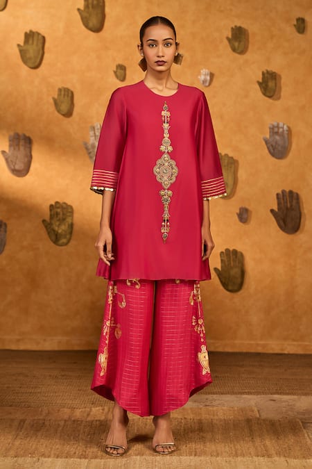 Masaba Raspberry Windrop Embroidered Kurta & Zari Checks Pant Set 