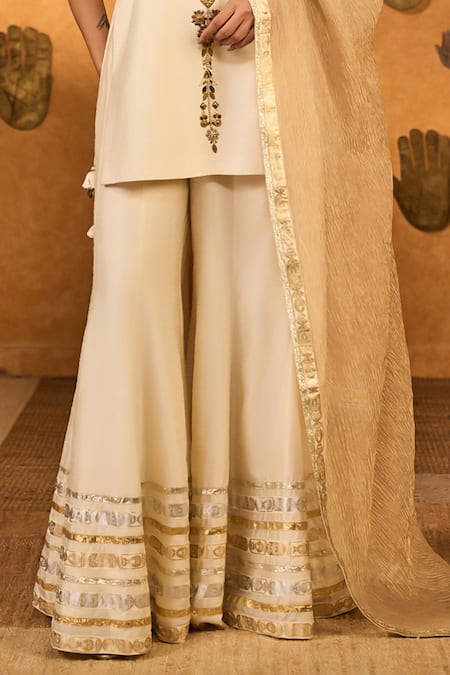 Buy_Masaba_Ivory Silk, Tissue Embroidery, Metallic Thread, Foil Gilded Kurta And Pant Set _Online_at_Aza_Fashions