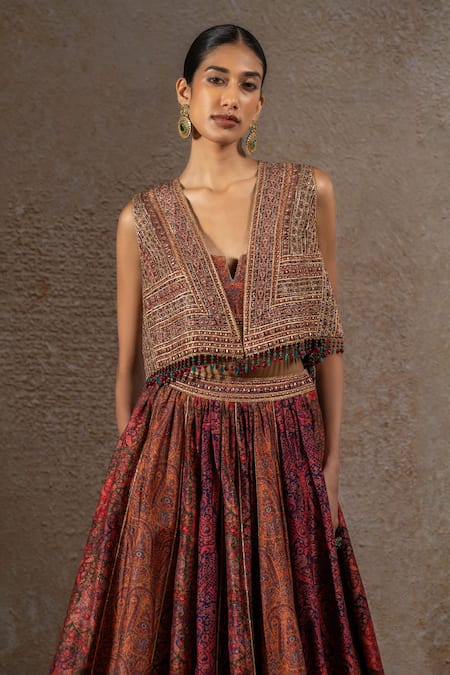 Tarun Tahiliani_Gold Chanderi Stones, Crystals V-neck Geometric Print Lehenga And Gilet Jacket Set _Online_at_Aza_Fashions