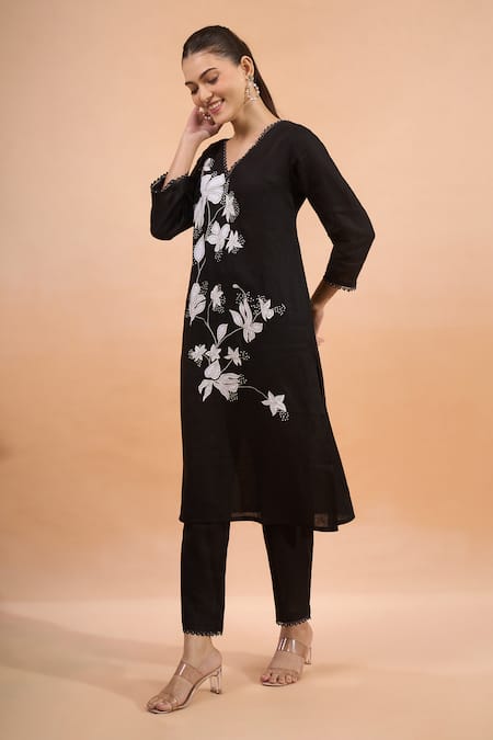 Naintara Bajaj_Black Linen Embroidery, Lace V-neck Floral Kurta And Pant Set _Online_at_Aza_Fashions