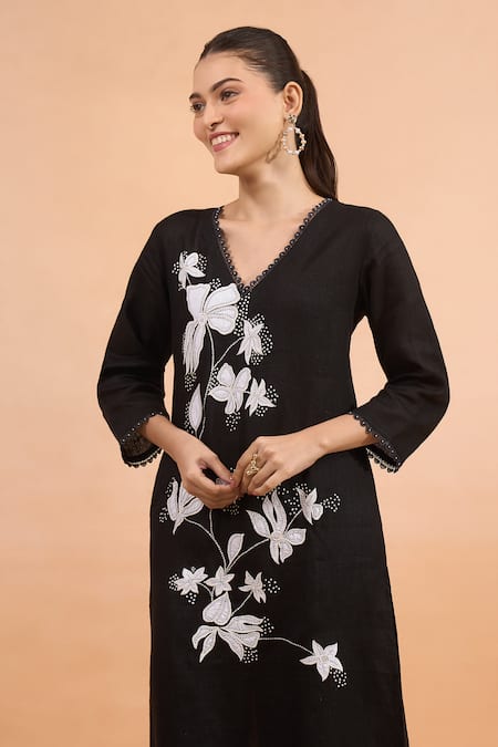 Naintara Bajaj_Black Linen Embroidery, Lace V-neck Floral Kurta And Pant Set _at_Aza_Fashions