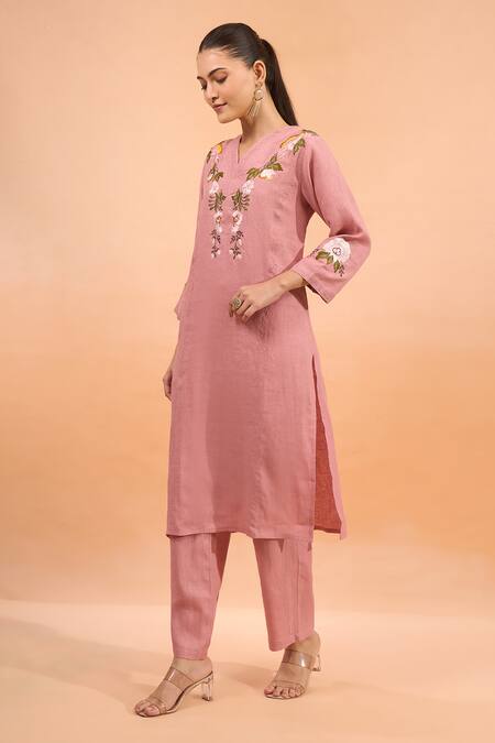 Naintara Bajaj_Pink Linen Embroidery V-neck Floral Kurta And Pant Set _Online_at_Aza_Fashions