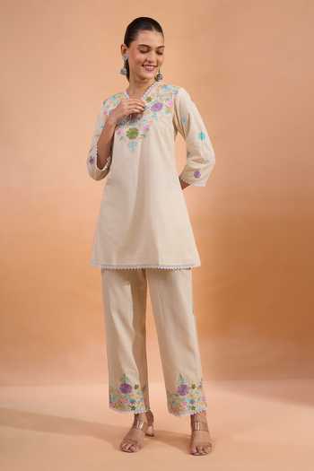 Shop Khwaab By Sanjana Lakhani Cream Linen Embroidery, Lace V-neck Kurta And Pant Set Online at Aza Fashions Shop_Khwaab By Sanjana Lakhani_Cream Linen Embroidery, Lace V-neck Kurta And Pant Set _Online_at_Aza_Fashions