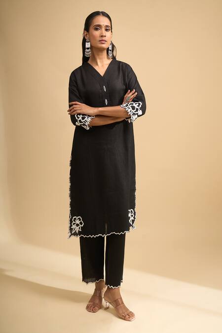 Naintara Bajaj_Black Linen Embroidery Split V-neck Scallop Kurta And Pant Set _Online_at_Aza_Fashions