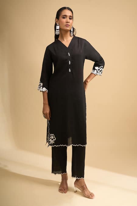 Buy_Naintara Bajaj_Black Linen Embroidery Split V-neck Scallop Kurta And Pant Set _Online_at_Aza_Fashions