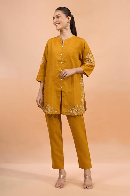 Naintara Bajaj Embroidered Linen Kurta & Pant Set 