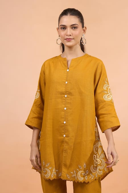 Naintara Bajaj_Mustard Linen Embroidery Split V-neck Kurta And Pant Set _Online_at_Aza_Fashions