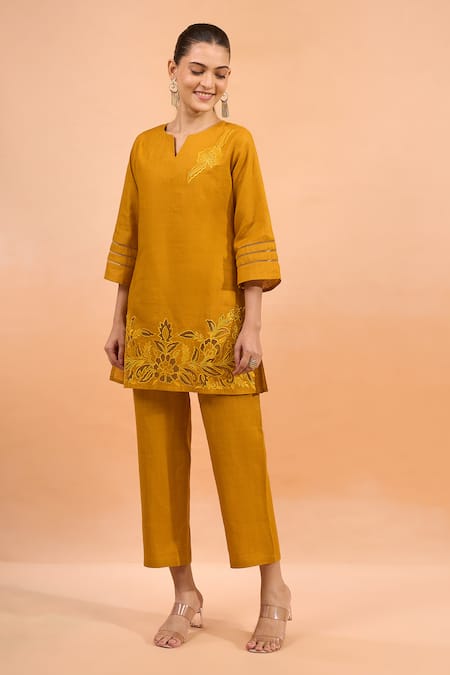 Naintara Bajaj Embroidered Linen Kurta & Pant Set 