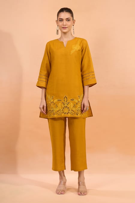 Naintara Bajaj_Mustard Linen Embroidery Split V-neck Kurta And Pant Set _Online_at_Aza_Fashions