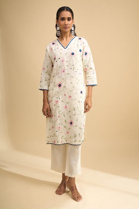 Naintara Bajaj Floral Embroidered Linen Kurta & Pant Set 