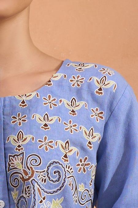 Naintara Bajaj_Sky Blue Embroidery Round Neck Kurta _at_Aza_Fashions