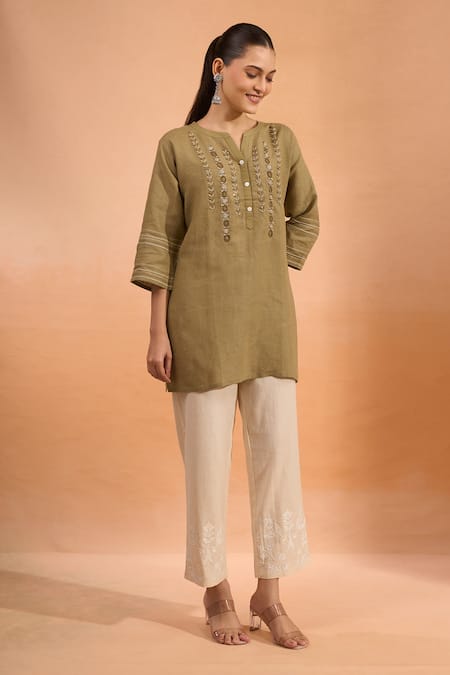 Naintara Bajaj_Green Embroidery Split V-neck Kurta _Online_at_Aza_Fashions