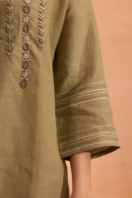 Shop_Naintara Bajaj_Green Embroidery Split V-neck Kurta _Online_at_Aza_Fashions