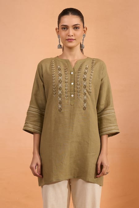 Naintara Bajaj_Green Embroidery Split V-neck Kurta _at_Aza_Fashions