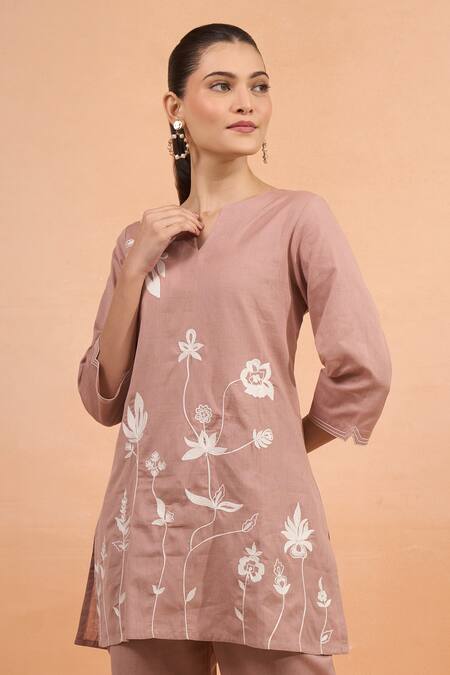 Naintara Bajaj Pink Cotton, Linen Embroidery V-neck Floral Kurta And Pant Set at Aza Fashions Naintara Bajaj_Pink Cotton, Linen Embroidery V-neck Floral Kurta And Pant Set _at_Aza_Fashions